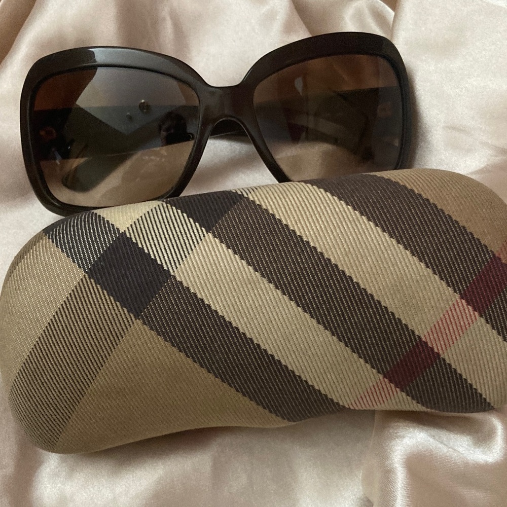 Burberry Brown Gradient Lens Sunglasses with Signature Check Case